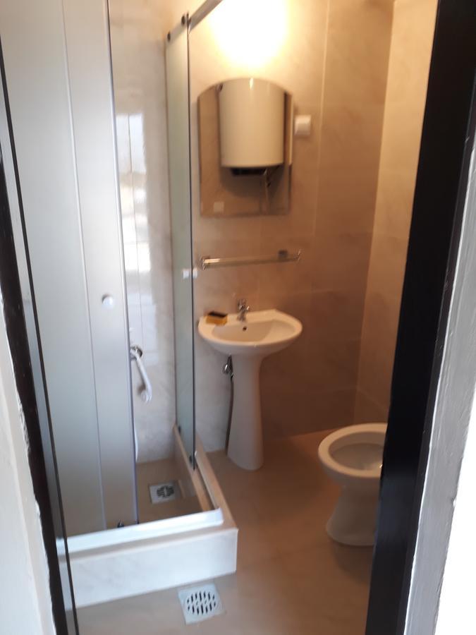 Guest House Sandra Kotor Bagian luar foto