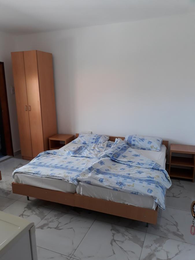Guest House Sandra Kotor Bagian luar foto