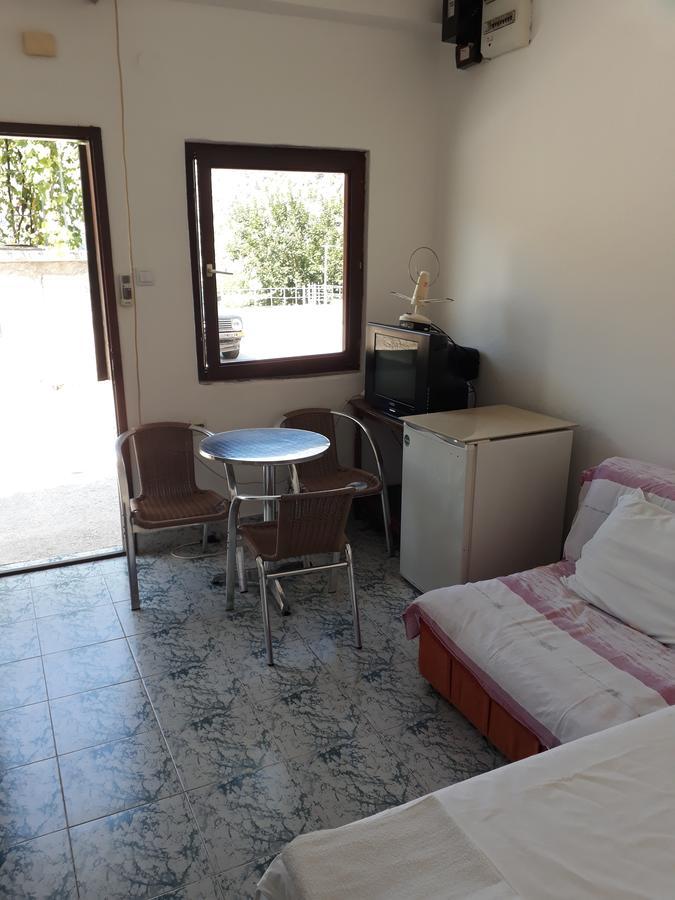Guest House Sandra Kotor Bagian luar foto
